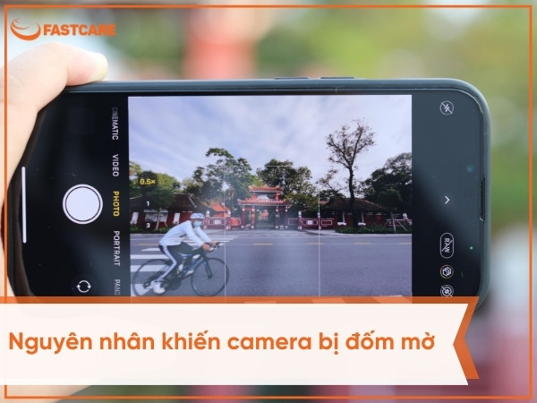 Nguyên nhân phổ biến khiến camera iPhone bị đốm mờ là gì